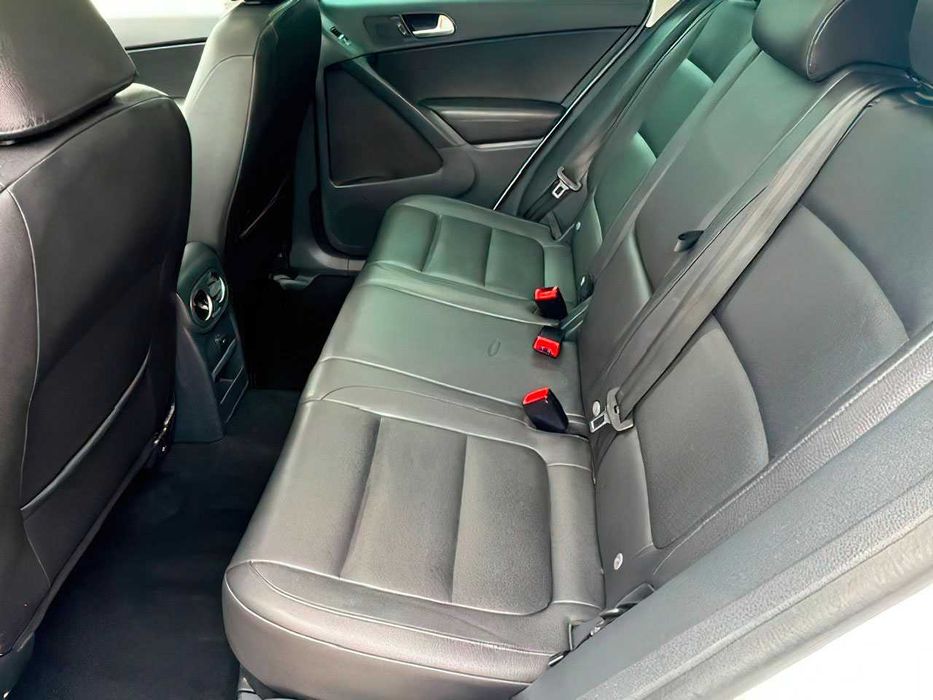 Volkswagen Tiguan      2016