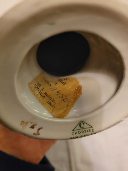 Porcelanowy wazon, świecznik i serwetnik z Chodzieży