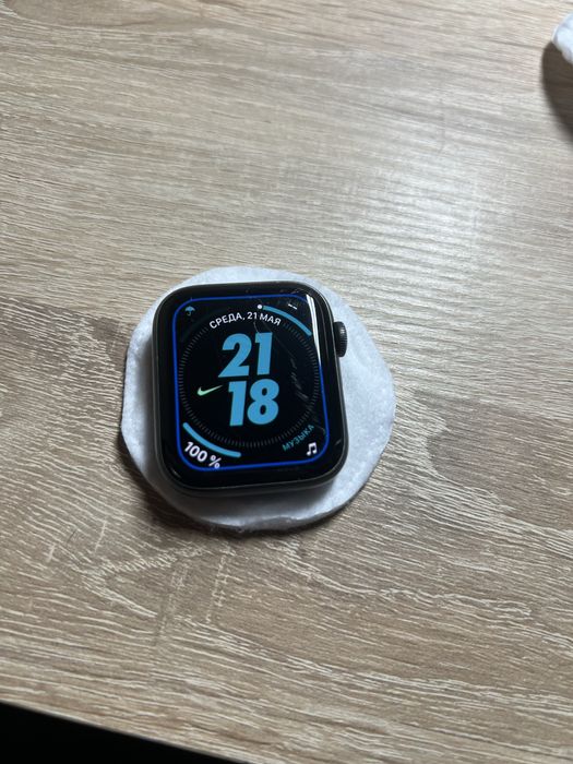 Apple Watch SE 44 mm.