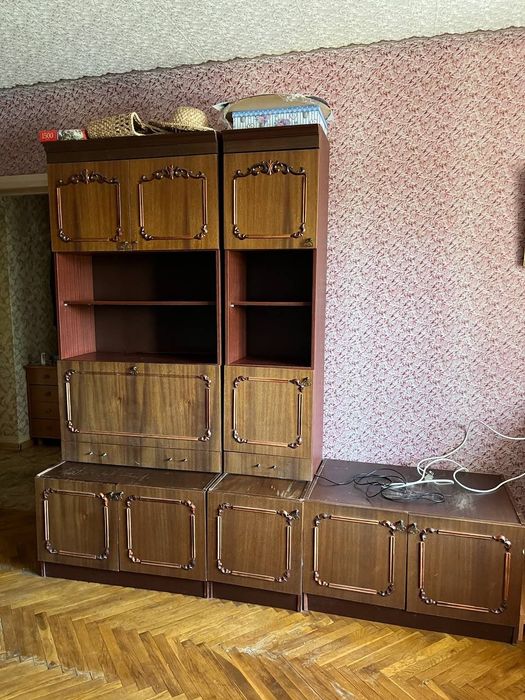 Шкафи і тумба під телевізор