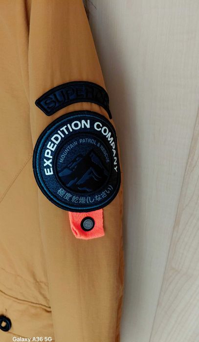 Damska śliczna kurtka,parka SuperDry Everest.