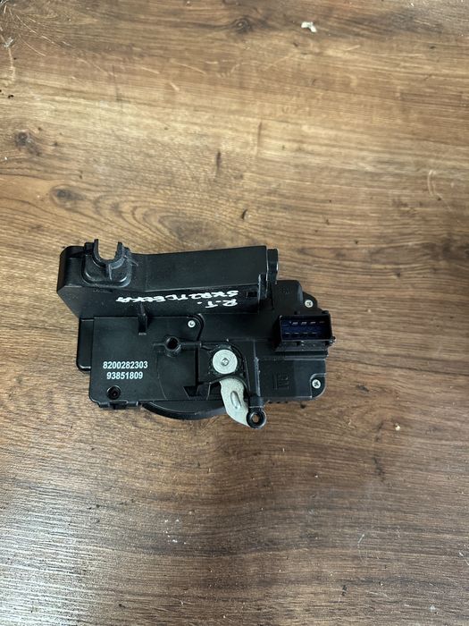 Zamek drzwi skrzydełka Vivaro Trafic Primastar 02-14r