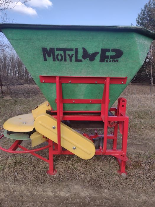 Sprzedam rozsiewacz nawozu Motyl 600 + kultywator