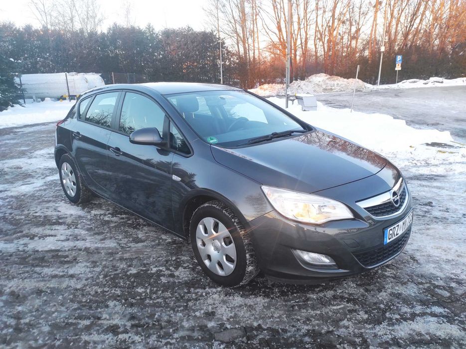 Opel Astra J 1,4 benz,import Niemcy,bardzo ładny,hatchback,2010 rok