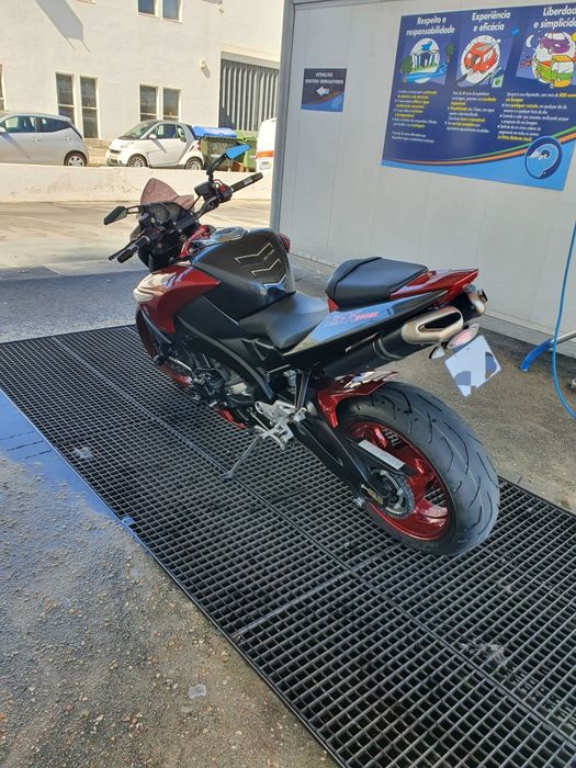 Suzuki B-king -203 CV -  material de origem acompanha a mota