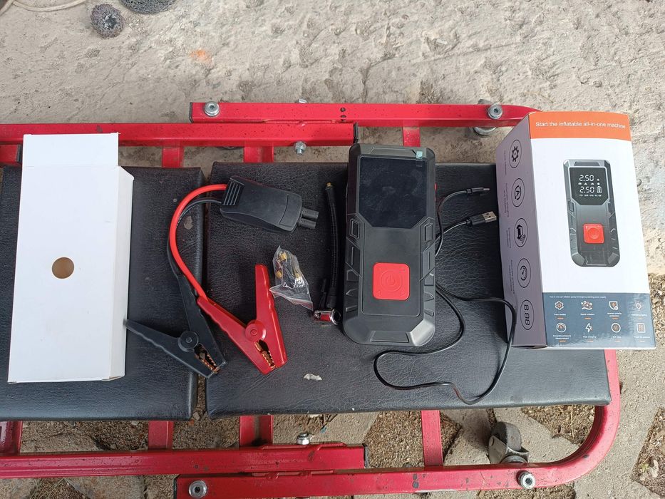 Booster rozruchowy JUMP STARTER 500A Z KOMPRESOREM 99800mAh