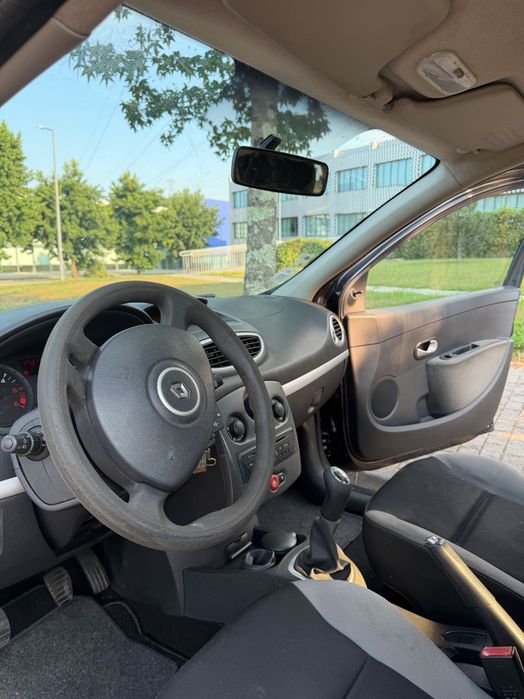 Carro Renault Clio