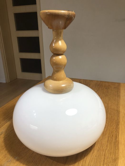 Lampa wiszaca drewniana szklany klosz