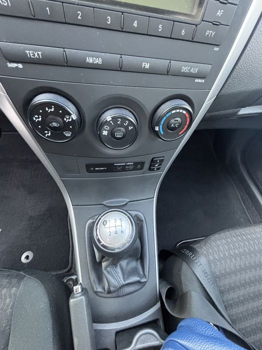 Тойота Королла    TOYOTA COROLLA