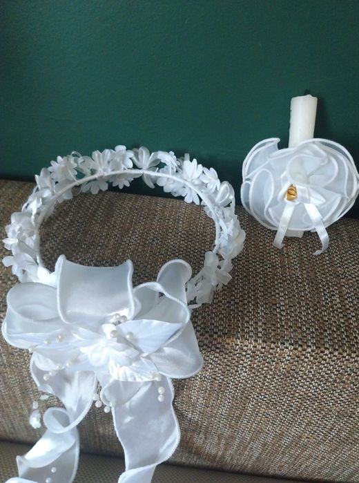 Delikatny wianuszek komunijny, drobne kwiatki z perełkami