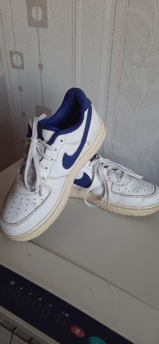 Кроссовки фирменные кожаные р 34 ст 21,5см