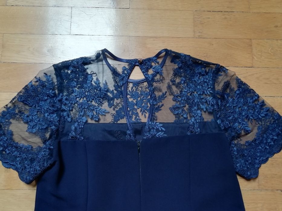 Piękna, elegancka klasyczna sukienka.