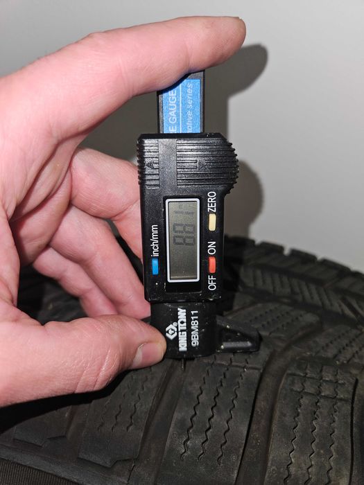 99% nowe opony zimowe TOYO Snowprox S954 SUV 235/50 19