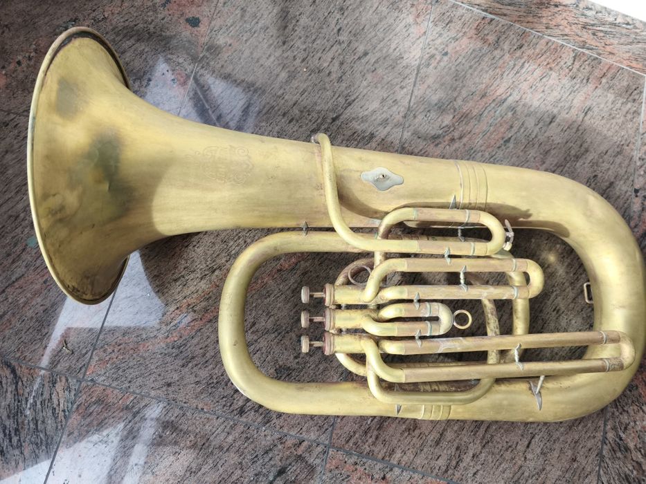 Tuba usada em boas condições em mib