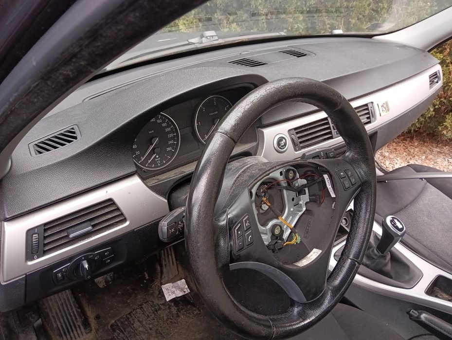 Deska rozdzielcza BMW E90 E91 E92 E93 czarna decha poduszka konsola