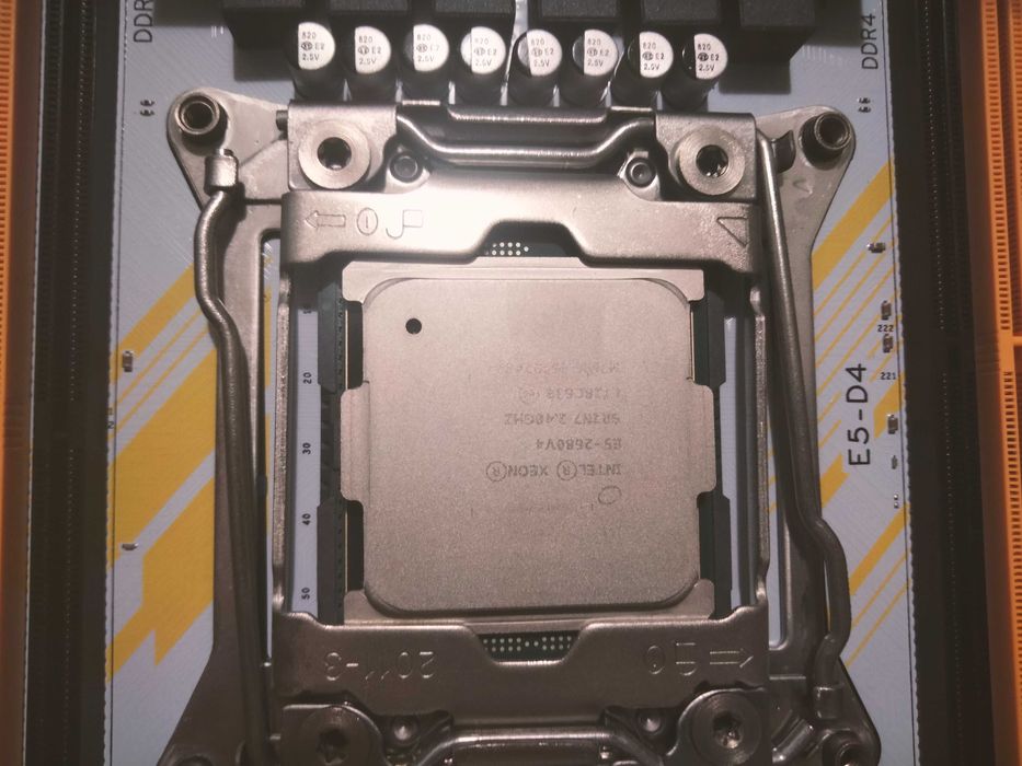 QIYIDA X99 E5-D4 + Intel Xeon E5 2680v4 + 32GB 3200 MHz DDR4