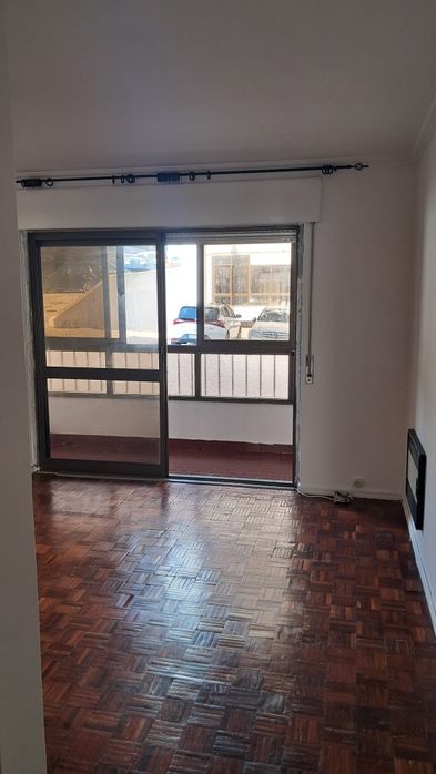 T1, com cozinha equipada na Parede