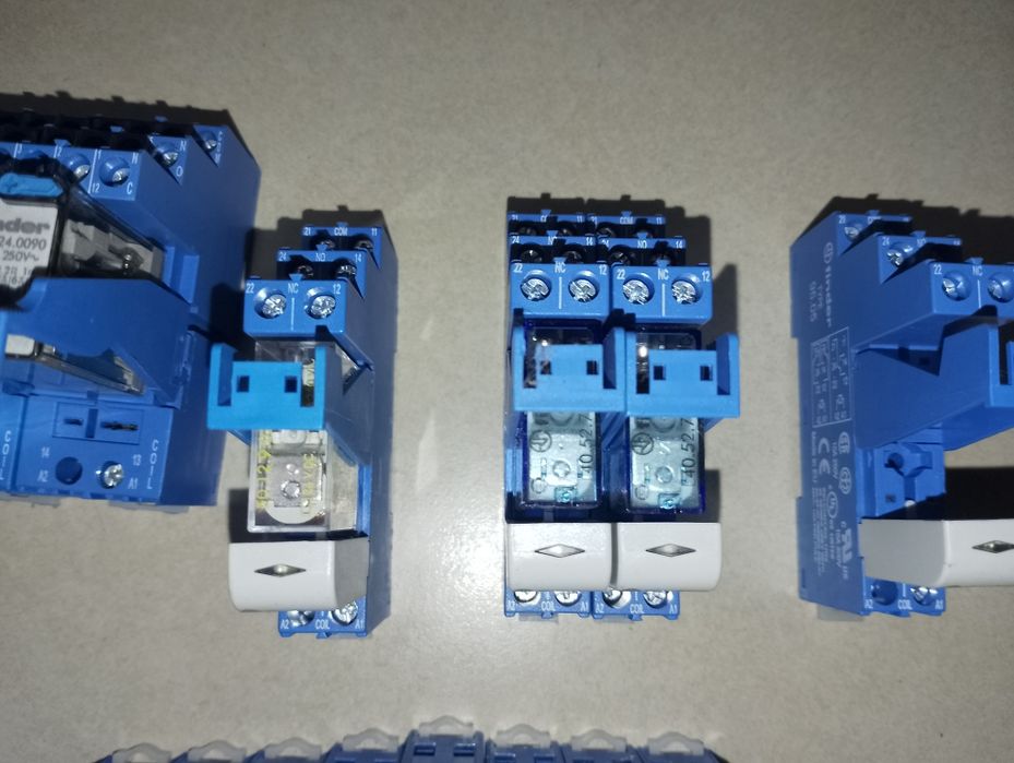 Reles  230v 24 v novos troco