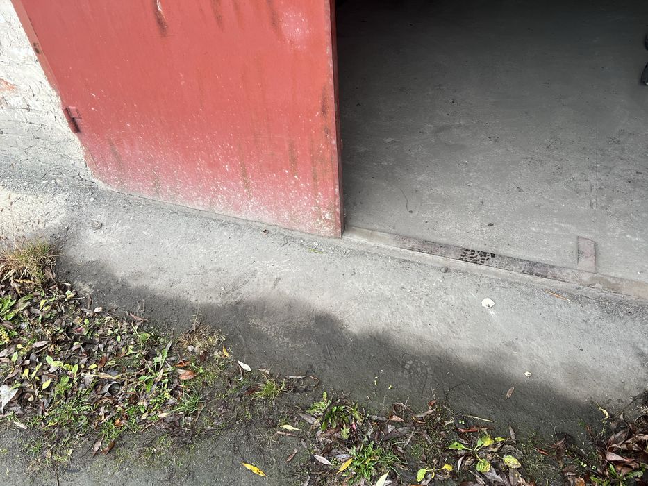 Гараж Квасилів біля СУБУРБІЯ