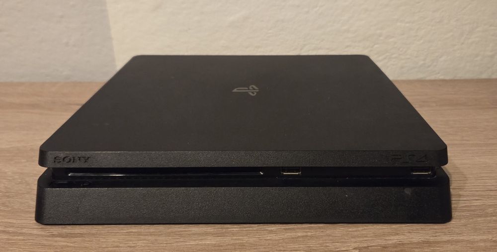 Konsola PS4 Slim 500GB + Pad + Gry