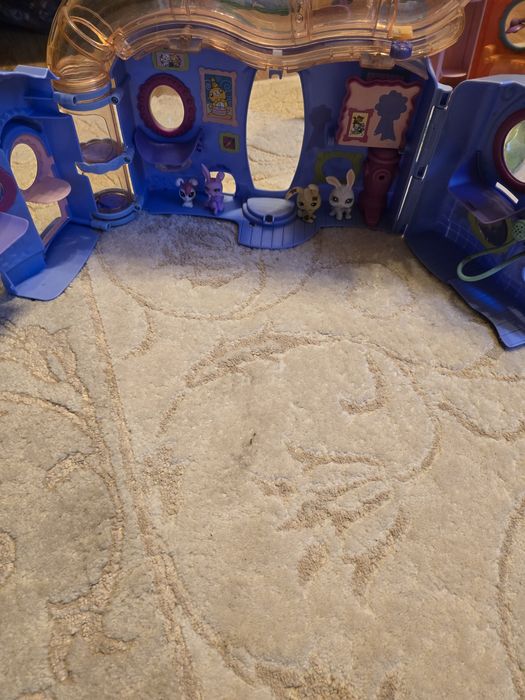 Little Pet 4 figurki plus domek Lovin Playhause