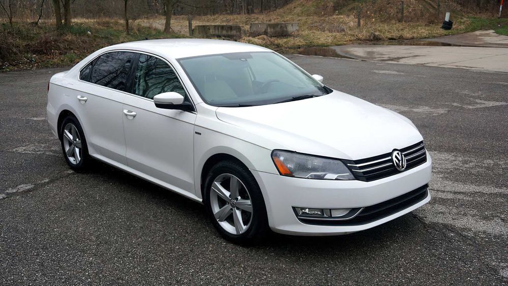 Volkswagen Passat Limited Edition      2015