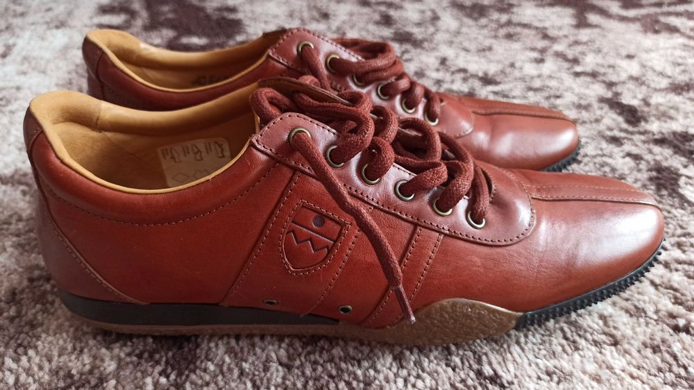 Кросівки шкіряні bally