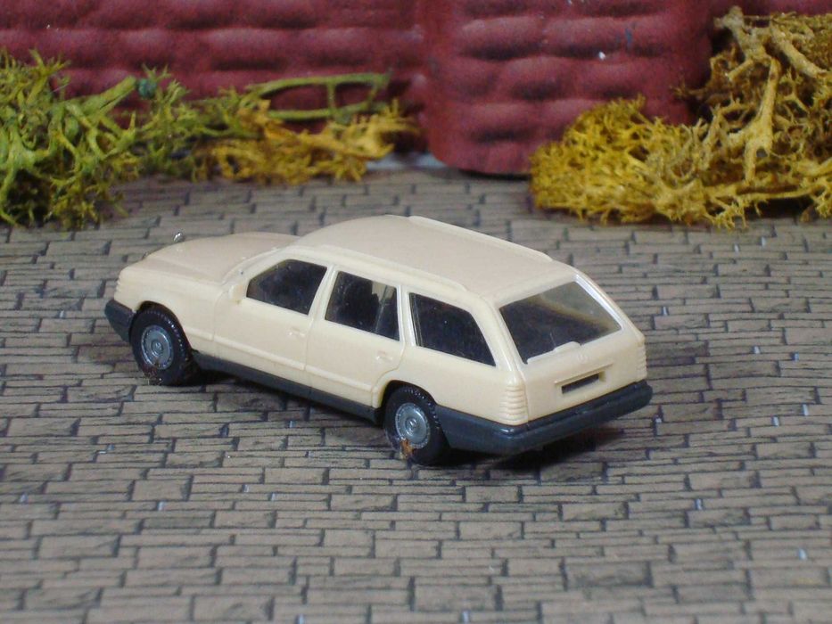 Herpa - Mercedes Benz "300TE" / Escala 1:87 / Usado
