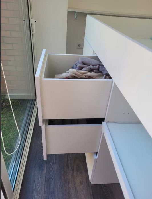 Estrutura \ móvel com cama, armário, gavetas, estante e secretária