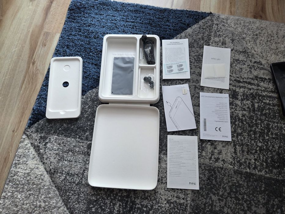 HTC U11 4/64gb brilliant Black