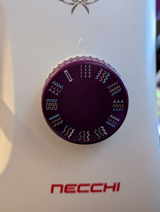 Máquina de costura, Nova, Necchi K132A (Italia)