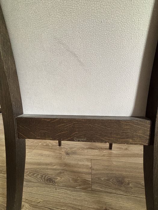 Rozkładany stół plus 4 krzesła marki Paged