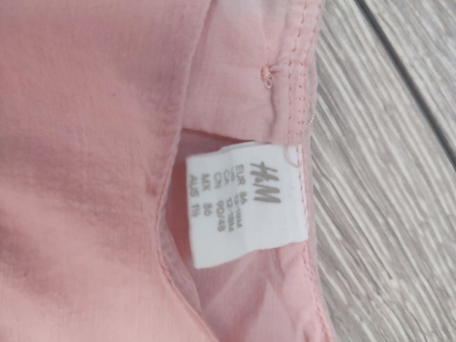 Różowa elegancka sukienka H&M 86