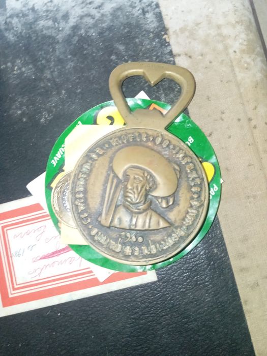 Abre garrafas medalha