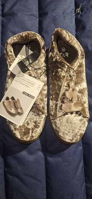 Buty damskie welurowe  nowe 39