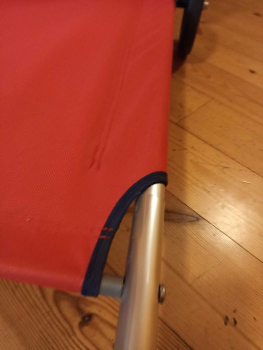 Składany leżak plażowy czerwony