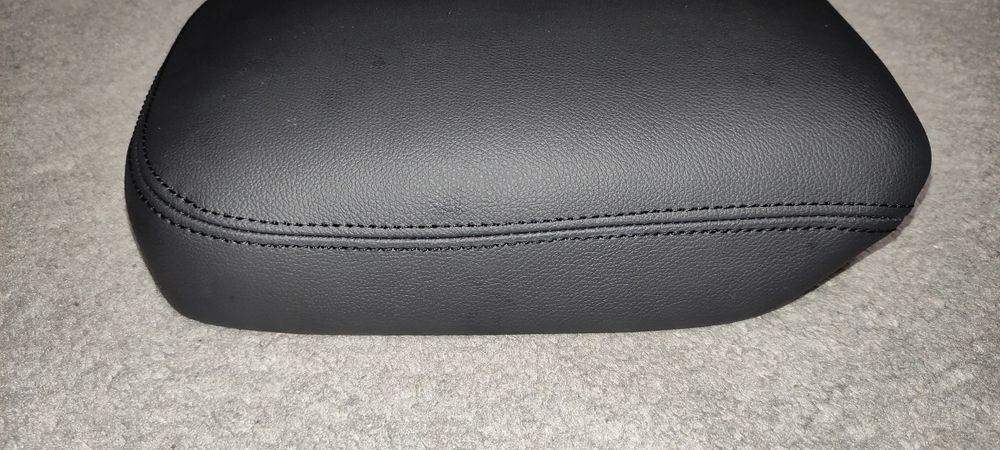 Продам подлокотник перетянут под оригинал, кожа. На Honda CR-V
