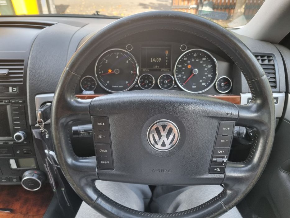 VW      Touareg.