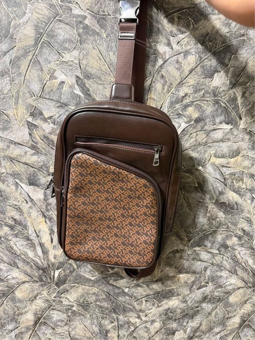 Чоловіча сумка слінг Karl Lagerfeld K/Monogram оригінал коричнева месенджер рюкзак через плече.Мужка сумка через поече олд мані old money bag