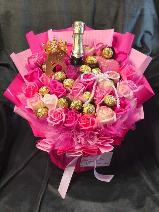 Prezent na 18 urodziny dla dziewczyny | Flower Box | Ferrero Rocher