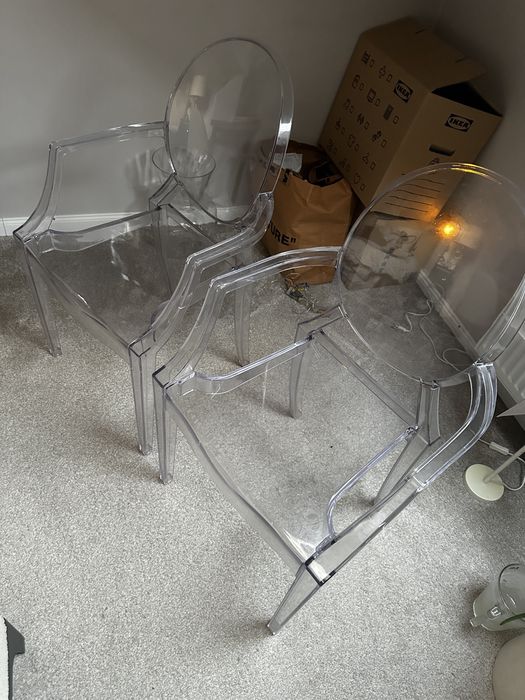 2 krzesła transparentne typu Ghost/Louis kartell