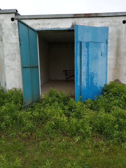 Два гаража   в Василькове ул. Солничная.