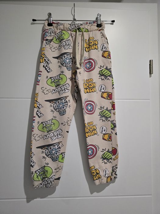 Spodnie dresowe Iron Men Capitan America MARVEL z Sinsay 122 cm.