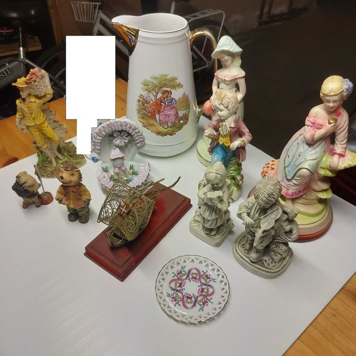 Estatuetas e Jarro Porcelana Antigas Velharias Artigos de Decoração