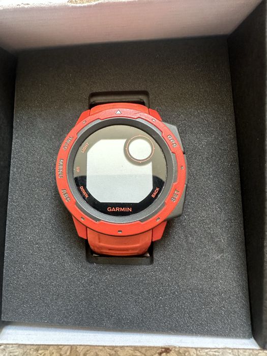 Защищенные смарт-часы Garmin Instinct Flame Red (Полный комплект)