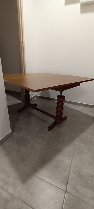 Rozkładany stół z regulacją wysokości