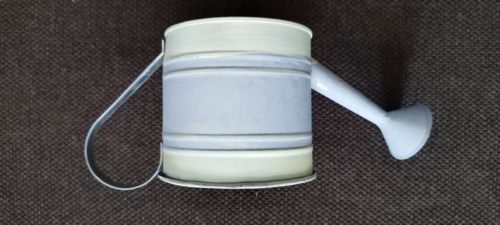 Osłonka metalowa. Konewka. Nowe