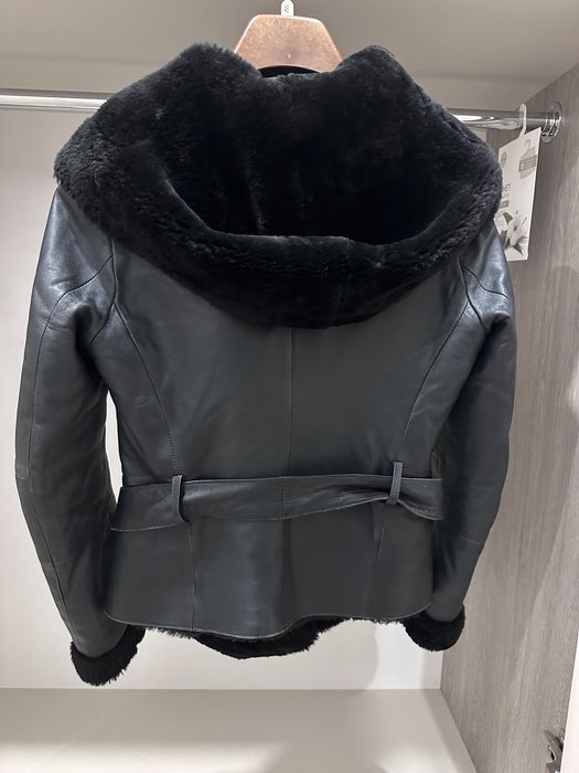 Жіноча шкіряна дублянка з натуральним хутром