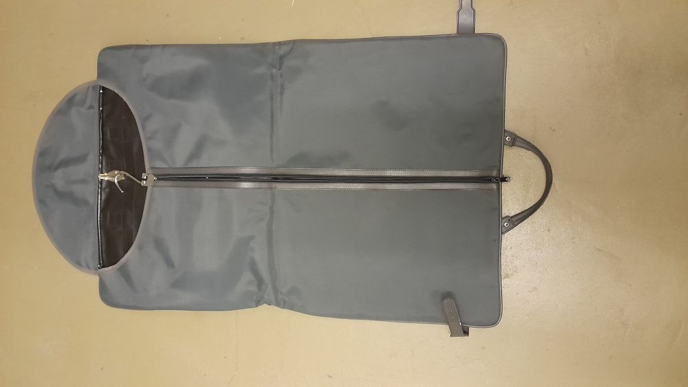 Mala Cinzenta para Fatos e Camisas