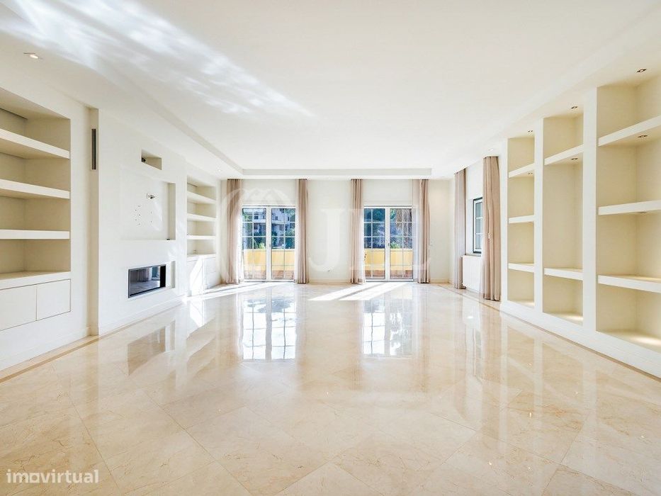 Apartamento T4+1 com garagem no Estoril em Cascais